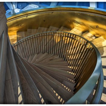 Le bel escalier de la Tour du Vieux-Port de Montréal